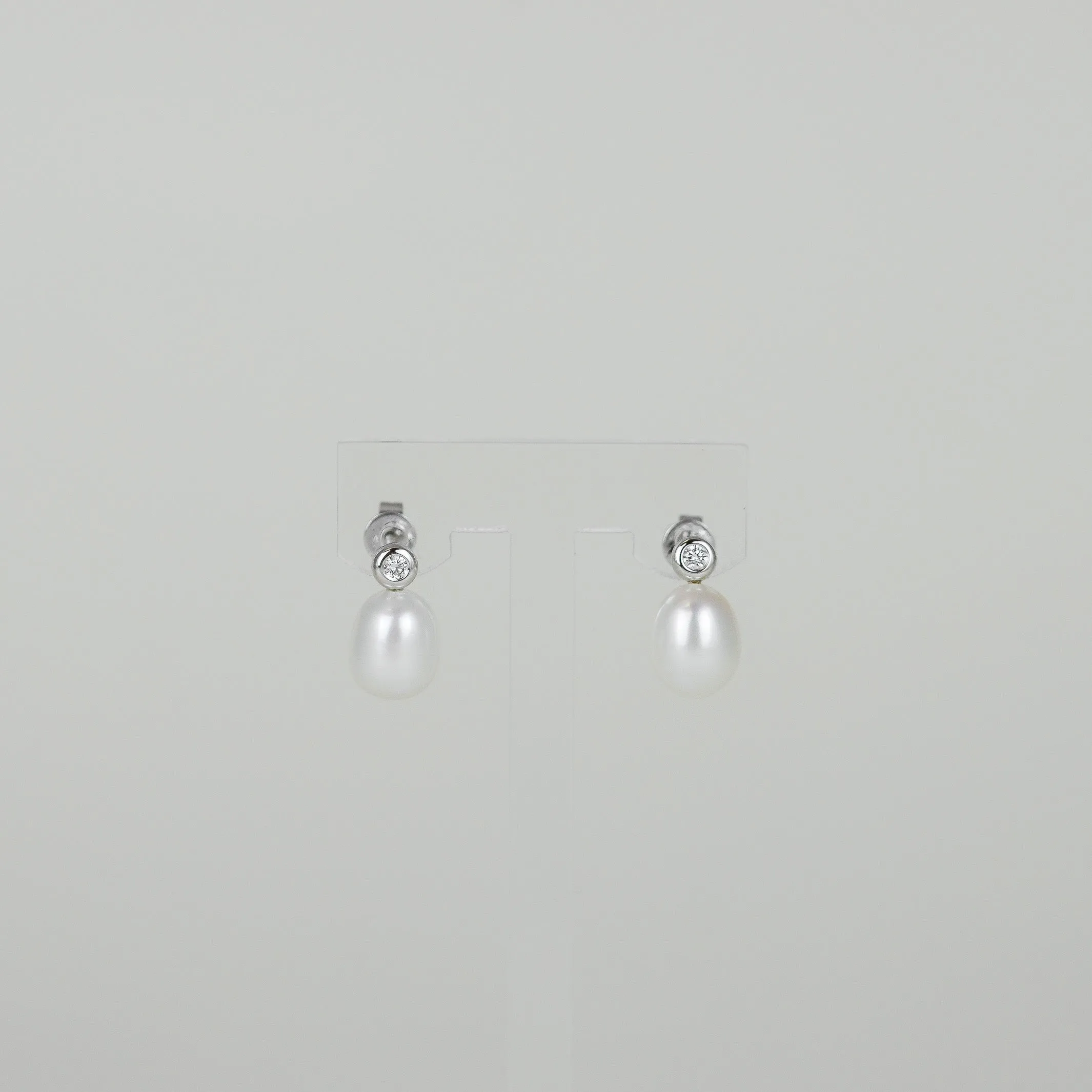 18ct White Gold Freshwater Pearl and Diamond Drop Earrings