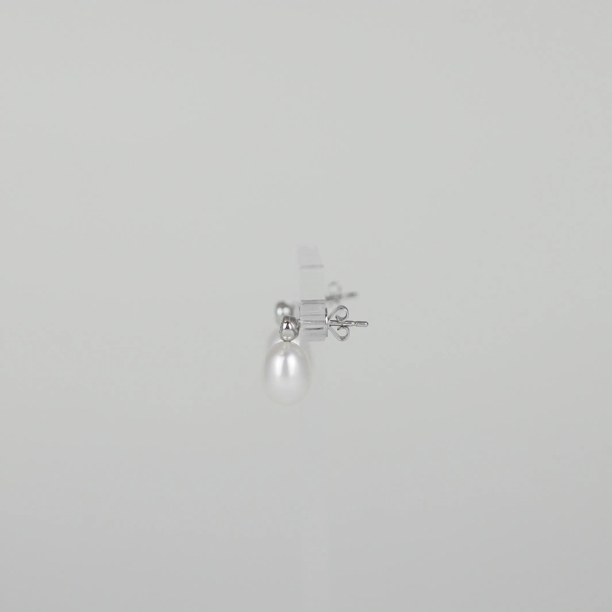 18ct White Gold Freshwater Pearl and Diamond Drop Earrings