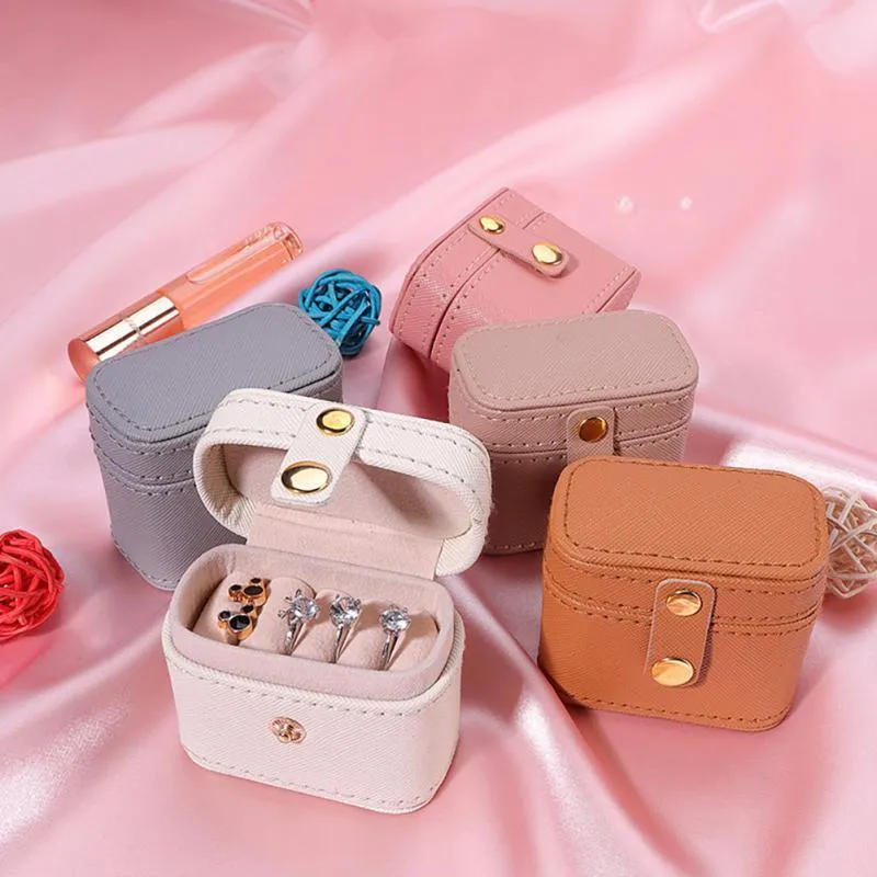 Elegant Compact Leather Jewelry Case with Soft Flannel Interior