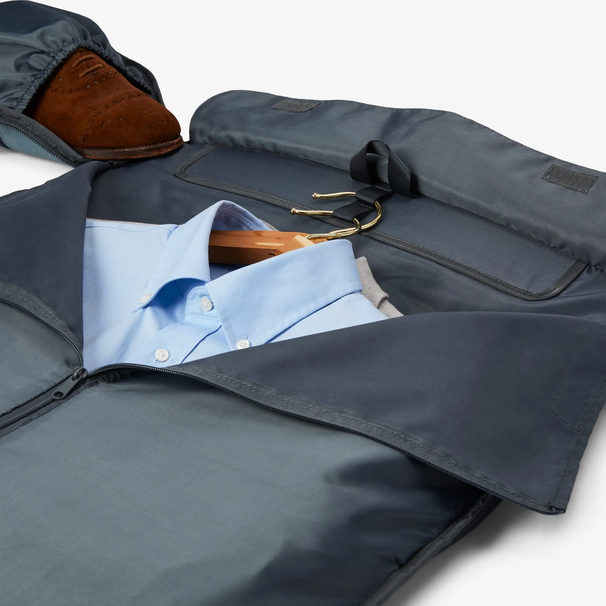 VERSA™ - LIGHTWEIGHT GARMET DUFFEL BAG