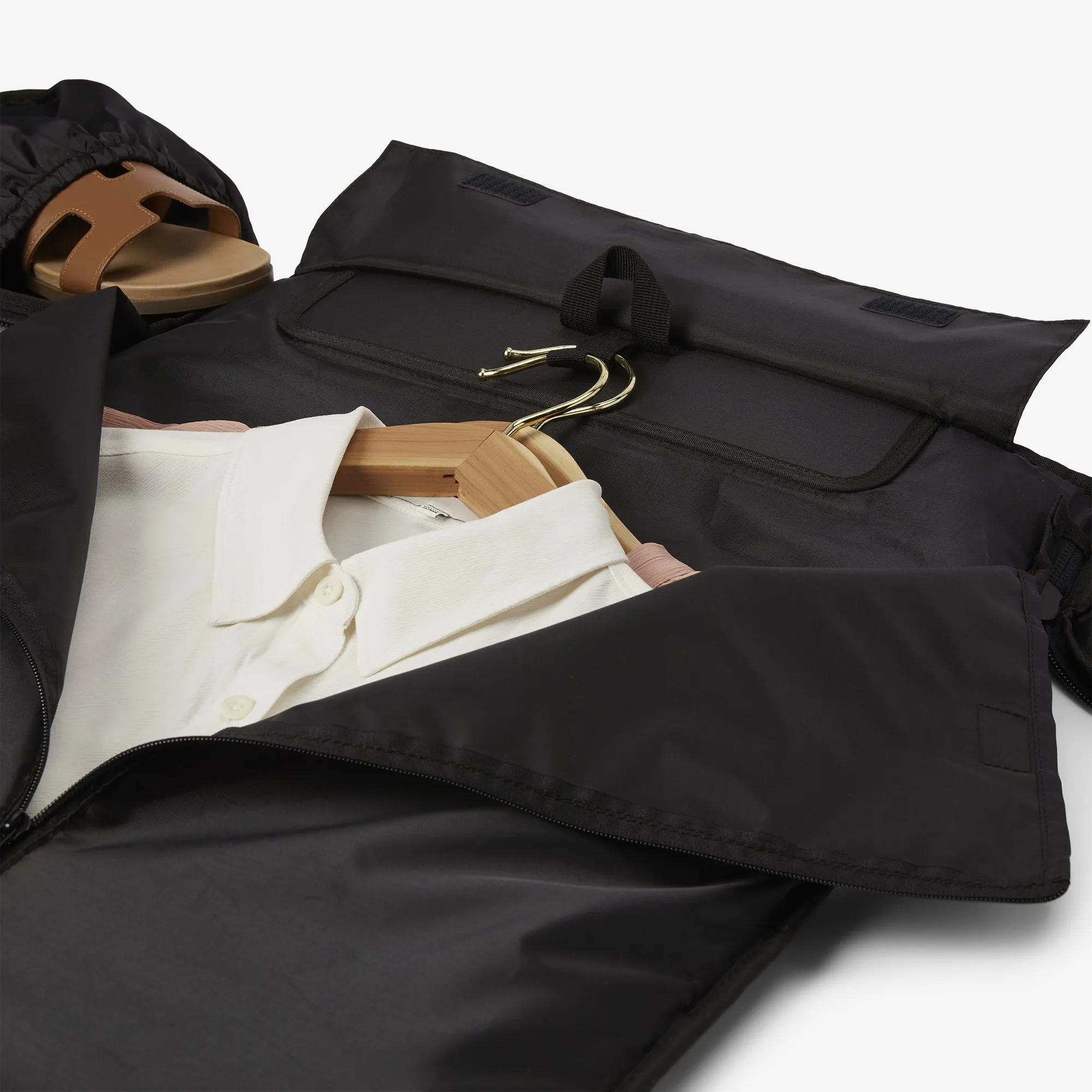 VERSA™ - LIGHTWEIGHT GARMET DUFFEL BAG
