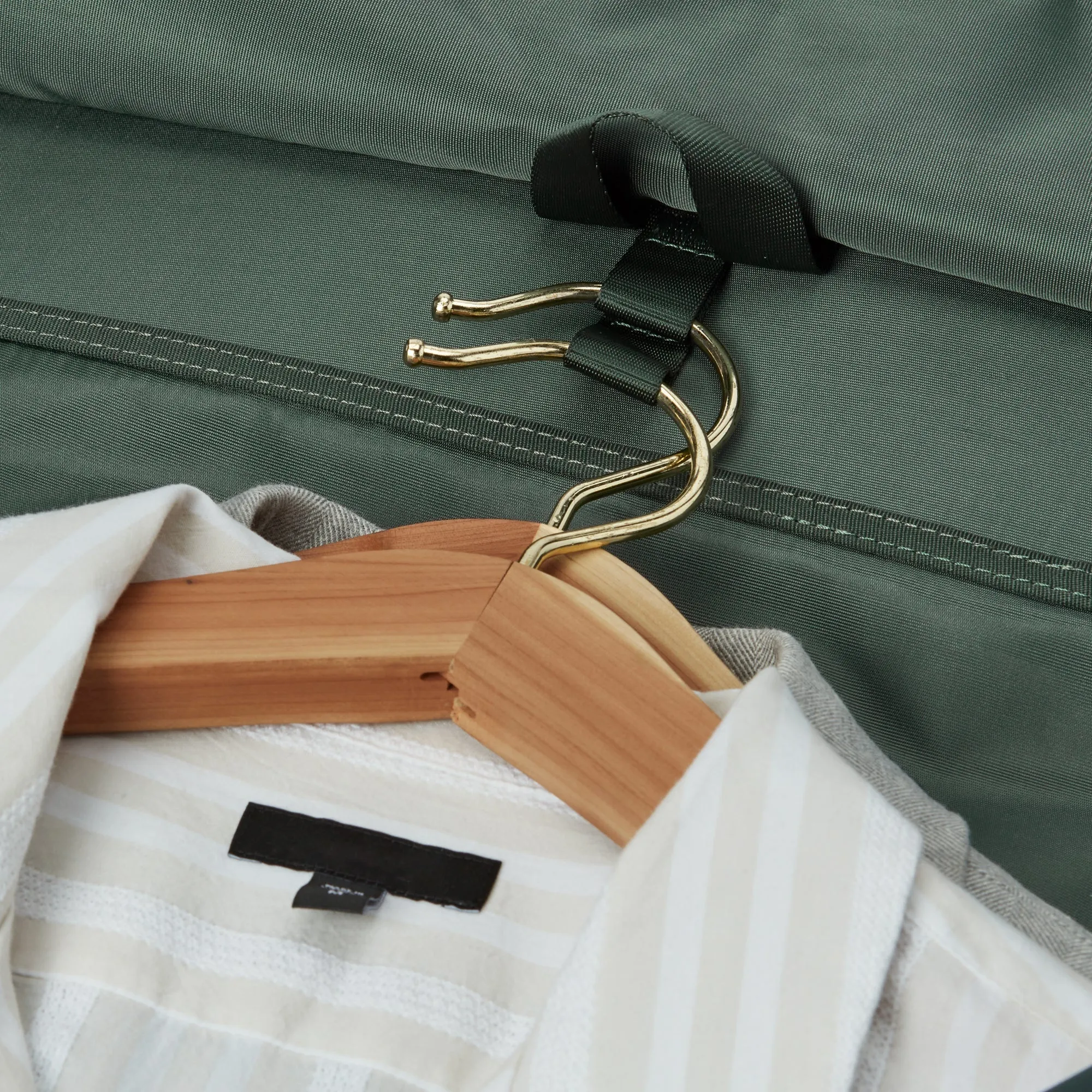 VERSA™ - LIGHTWEIGHT GARMET DUFFEL BAG